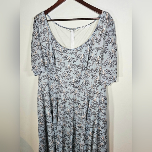 Plus Womens Bird Pattern Dress - Picture 8 of 8